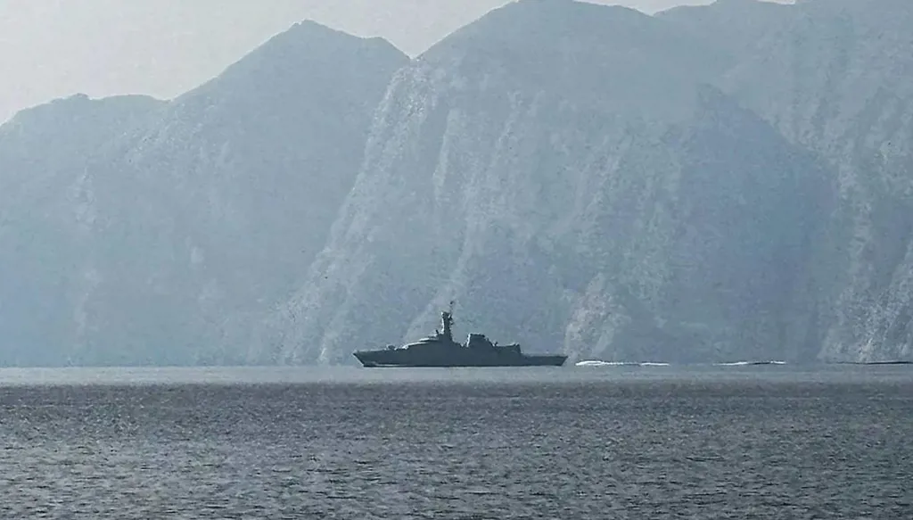 خلال الساعات الـ24 الماضية... ثلاث ناقلات نفط وسفينة شحن عبرت مضيق هرمز