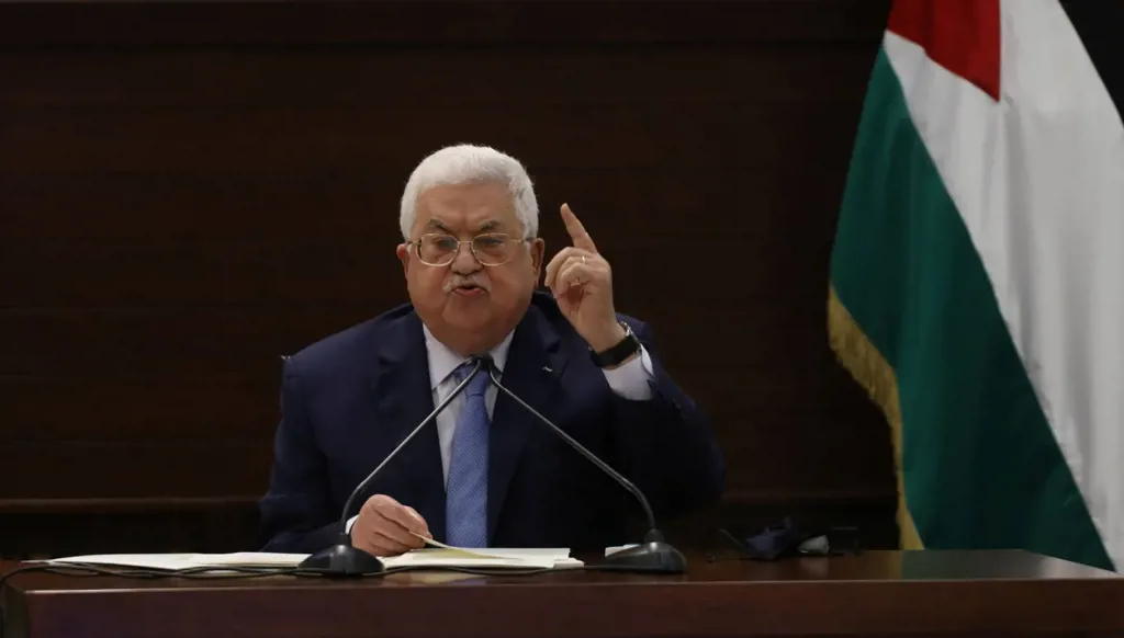 الرئيس الفلسطيني محمود عباس (رويترز)