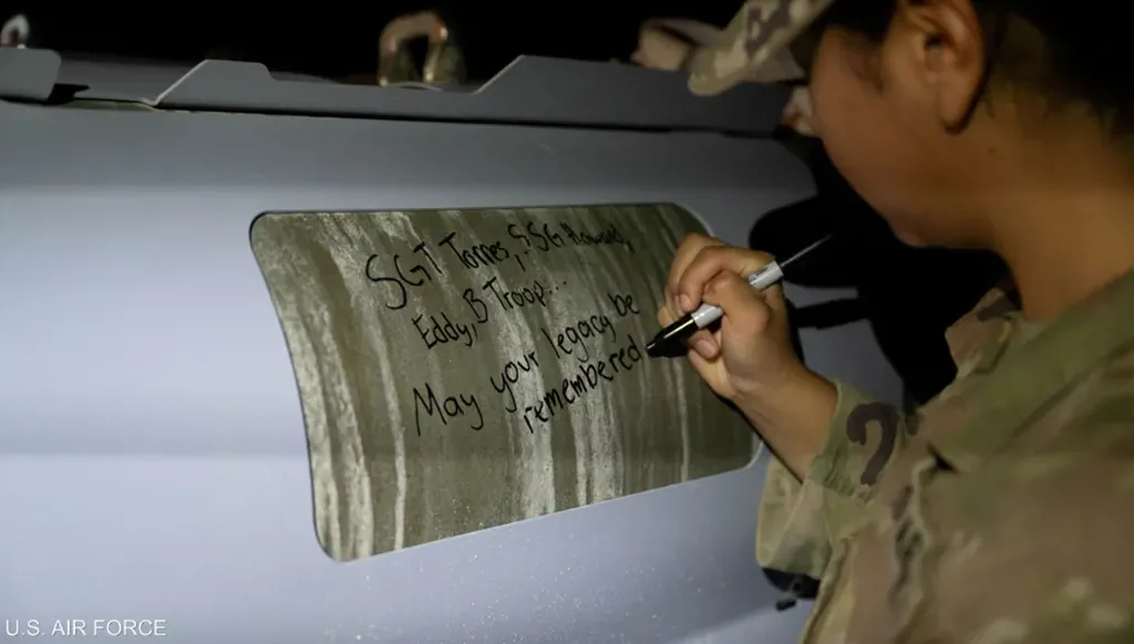 رسالة جندي أميركي على قذيفة قبل إطلاقها على سوريا... ماذا كتب؟