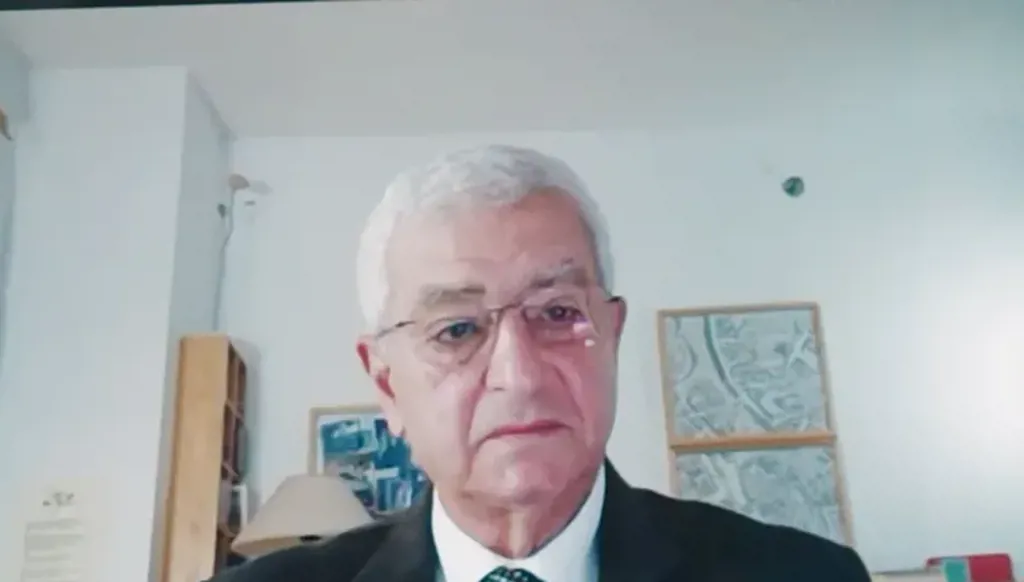 فوز المصري نبيل صيدح بجائزة "نوابغ العرب" عن فئة الطب