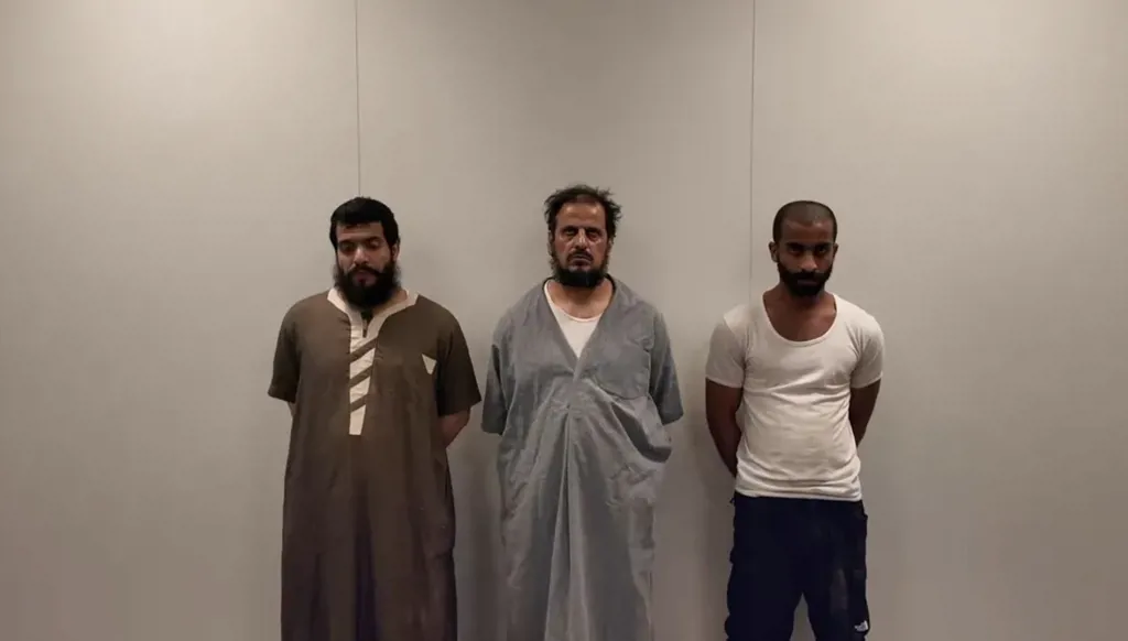 بالفيديو- القبض على سجناء هاربين في الكويت