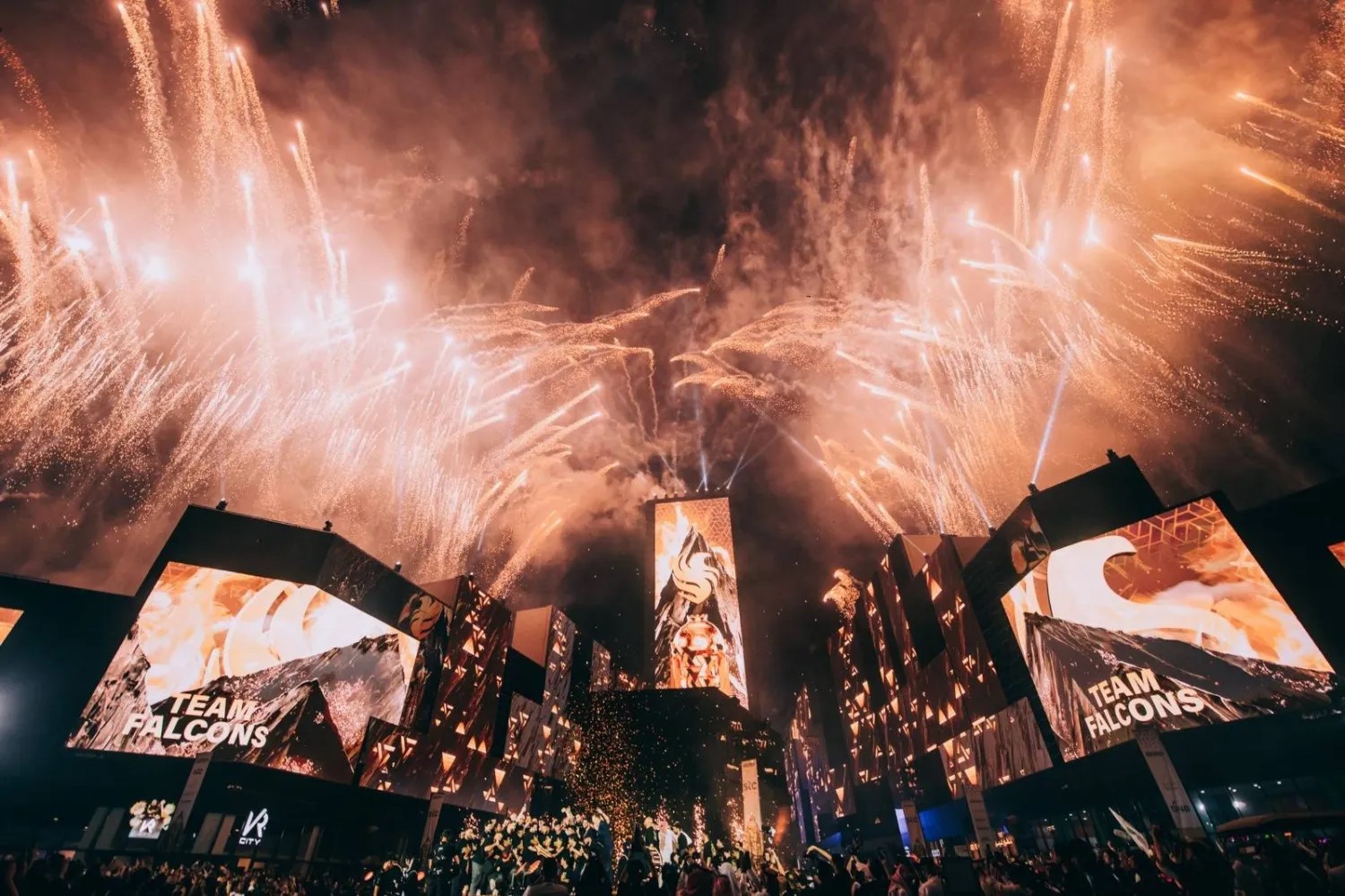 ستقدم مؤسسة كأس العالم للرياضات الإلكترونية الدعم لـ 40 نادياً رائداً عالمياً. (وكالات)