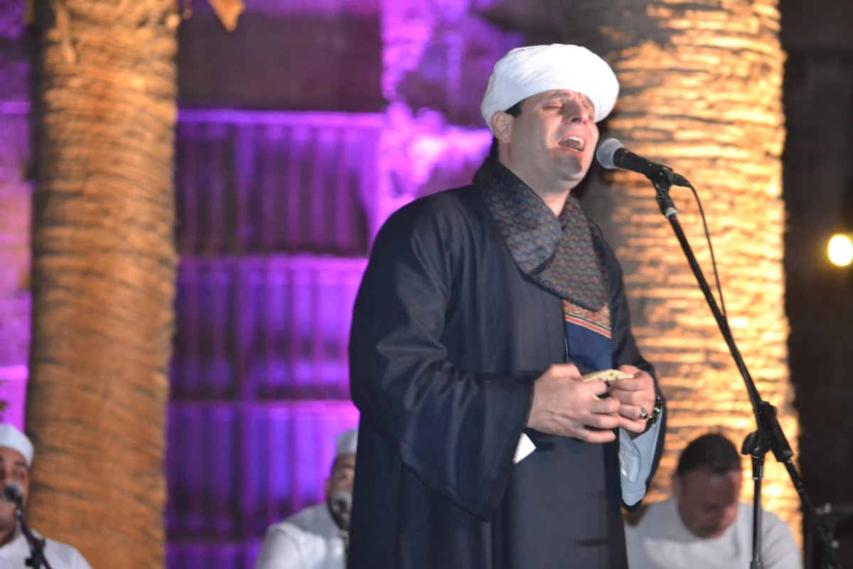 المنشد محمود التهامي في المسرح الرمضاني.