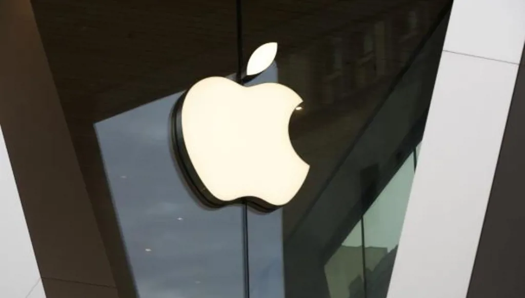 "أبل" تتوقع تكاليف فصلية إضافية 900 مليون دولار إذا استمرت الرسوم