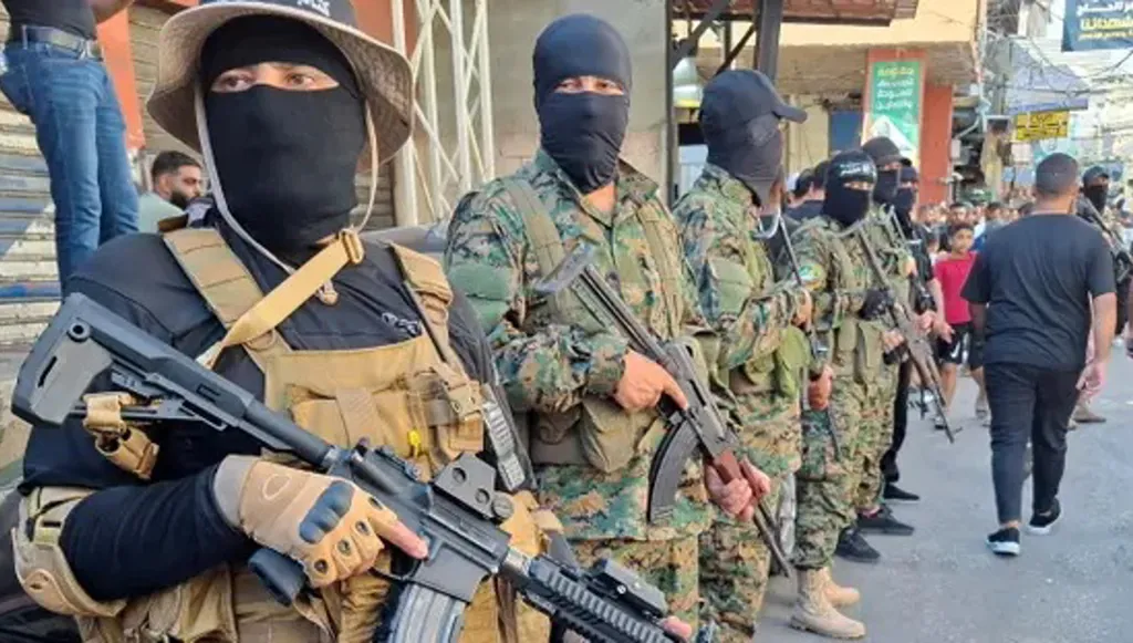 هل يُعاد الاعتبار إلى قرار تجريد المخيمات من السلاح؟
