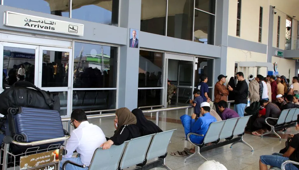 مؤشّرات متناقضة تعقّد المشهد العسكري والسّياسي المتفجّر في اليمن