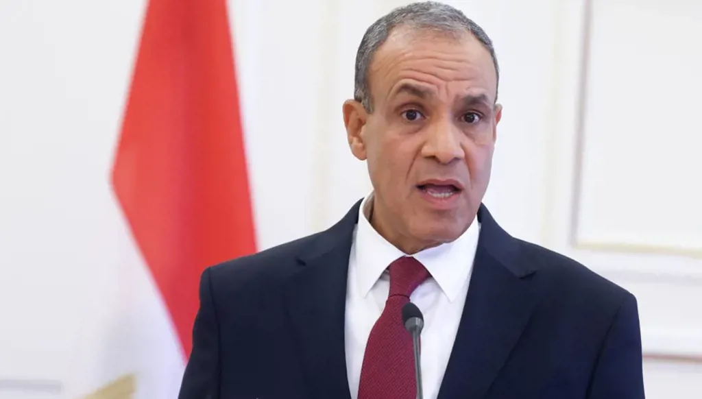 وزير الخارجية المصري يبحث مع أمير قطر خفض التصعيد بالمنطقة