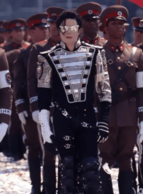  الإطلالة العسكرية لمايكل جاكسين (انترنت)