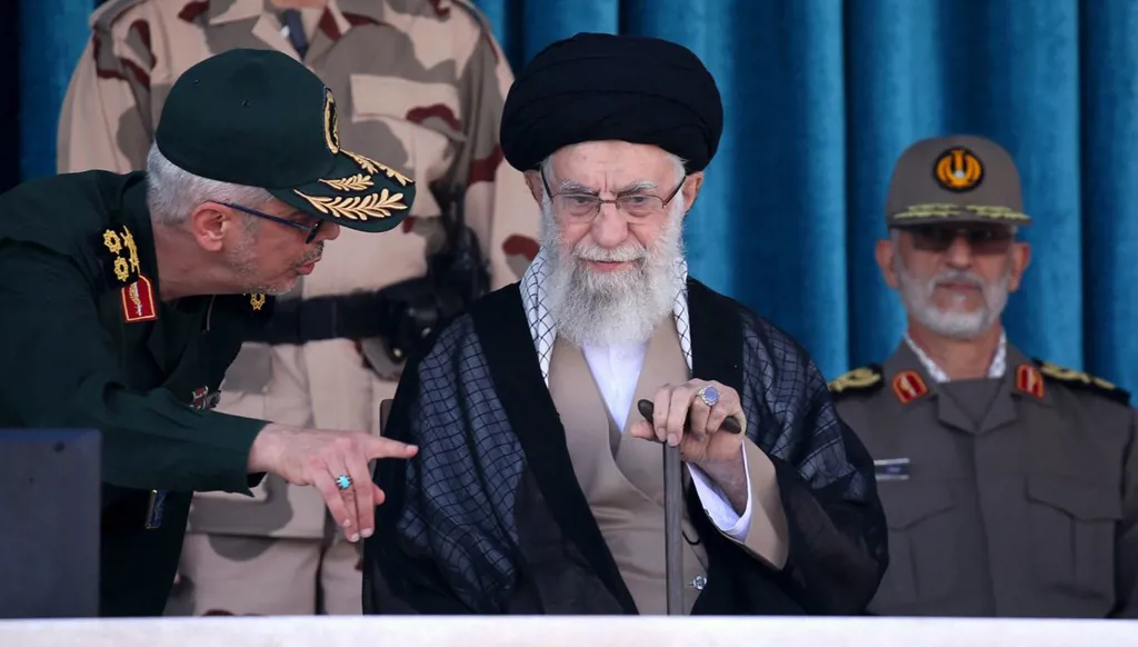 Le cercle intime du leader suprême iranien se mobilise pour la guerre et les scénarios de succession au leadership