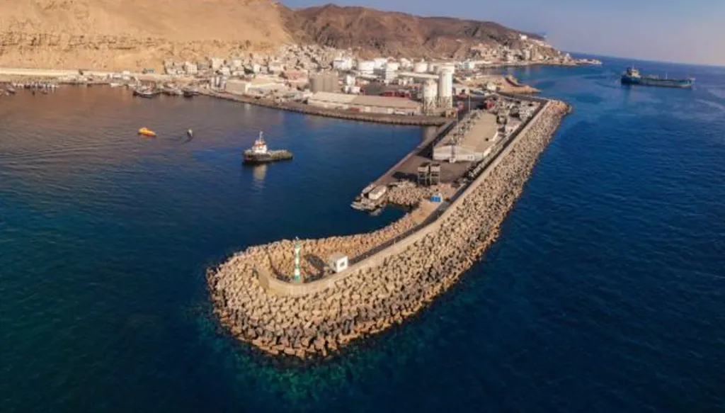 اليمن... التحالف يطلب إخلاء ميناء المكلا بحضرموت