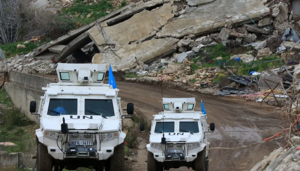 الحكومة تقلع نحو بيان وزاري يختبر تحدياتها... فرنسا تسعى لإقناع إسرائيل بإخلاء التلال الخمس