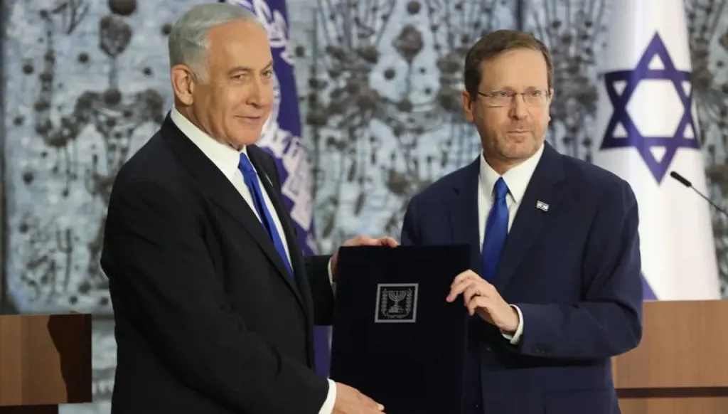 العفو عن نتنياهو: أزمة استقلال القضاء في مواجهة ضغوط ترامب