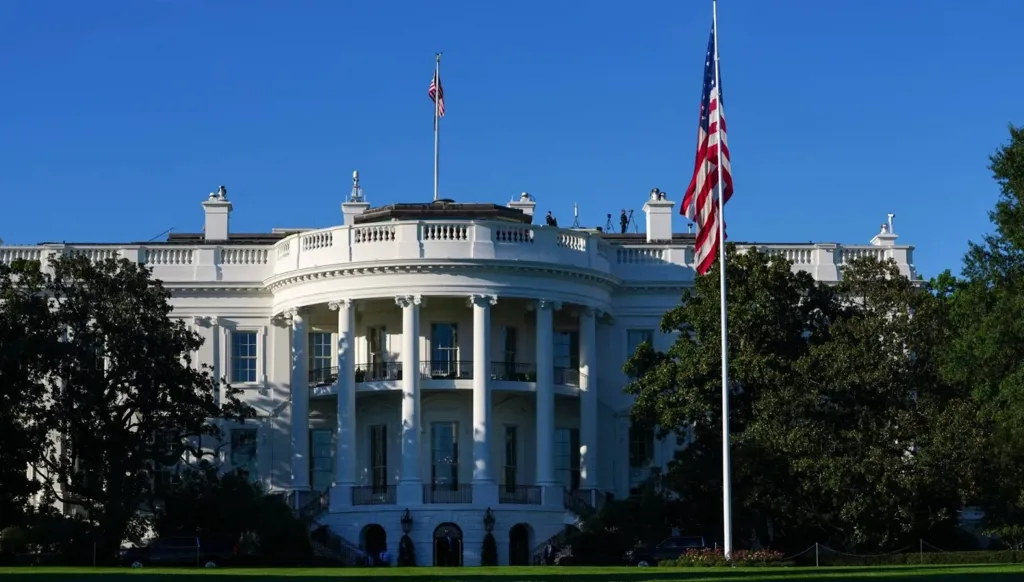 البيت الأبيض: تواصل مُستمر مع الإيرانيين... وترامب يشترط "الأمن القومي" لأي اتفاق