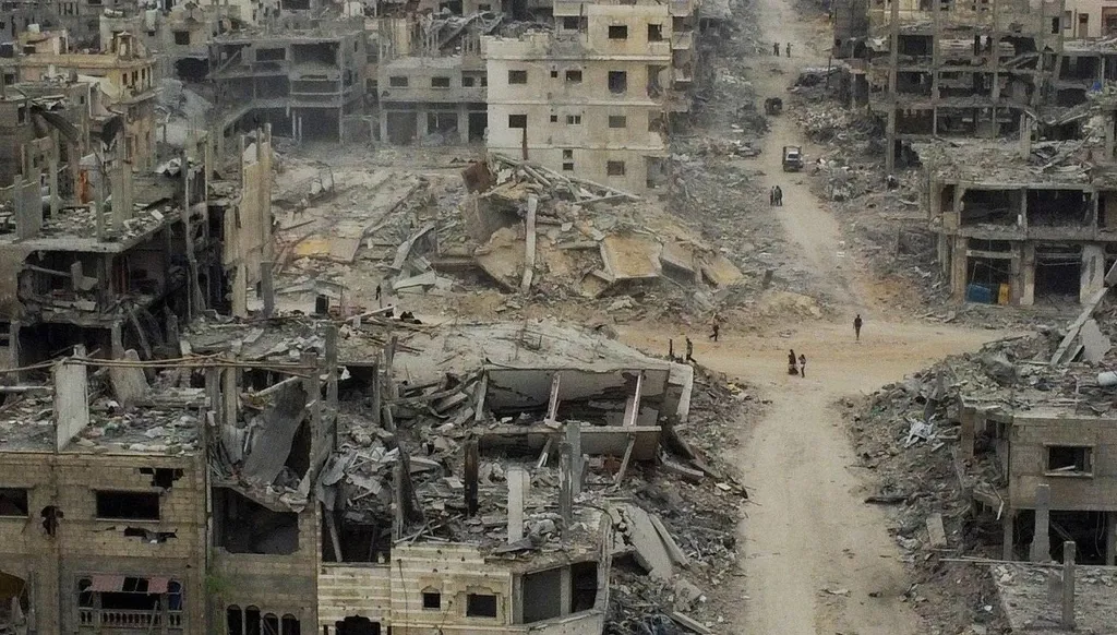 صورة التقطتها طائرة مسيرة تظهر الدمار الذي لحق بغزة جراء الحرب (رويترز)