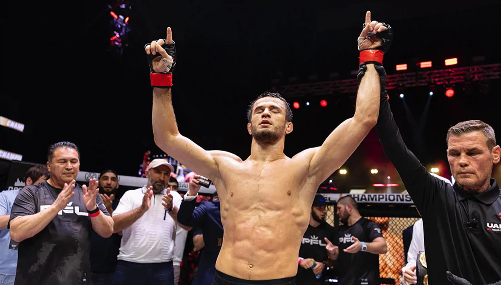 نورمحمدوف بمواجهة ديفيس... دبي تستضيف نزال بطولة العالم للوزن الخفيف