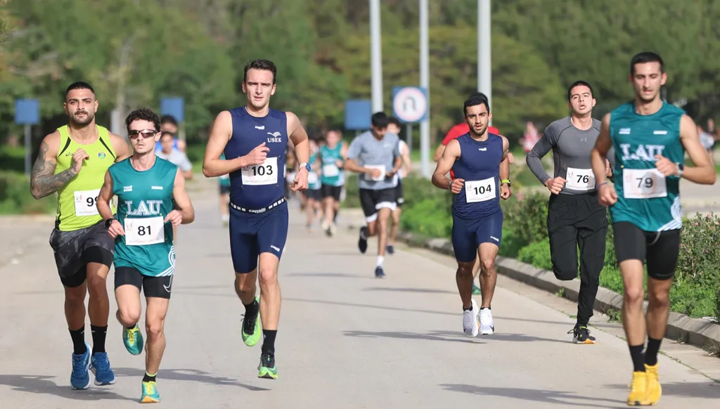مشاركة واسعة في افتتاح موسم "كروس كاونتري" والبادمنتون الجامعي