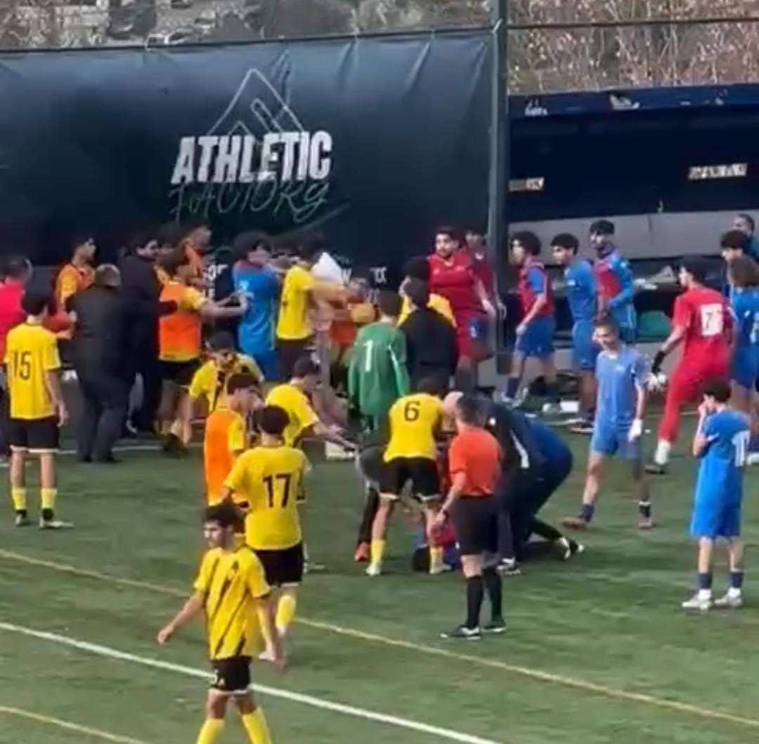 إشكال بين اللاعبين. (صورة مأخوذة من فيديو الإشكال)