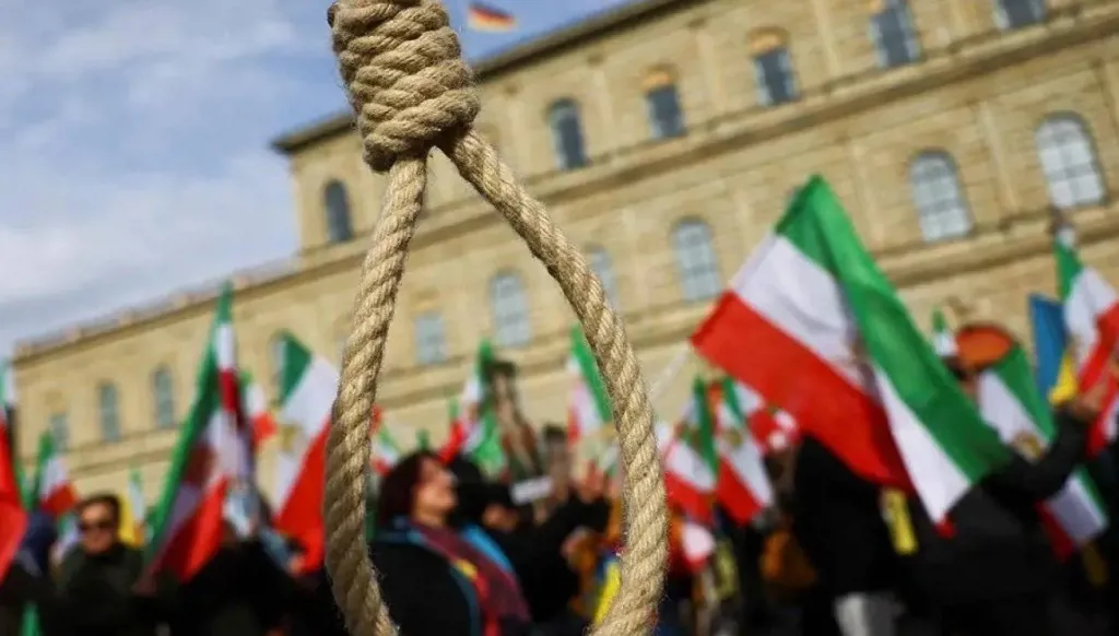 إيران: إعدام رجل أدين بتقديم معلومات عن مواقع الصواريخ لإسرائيل