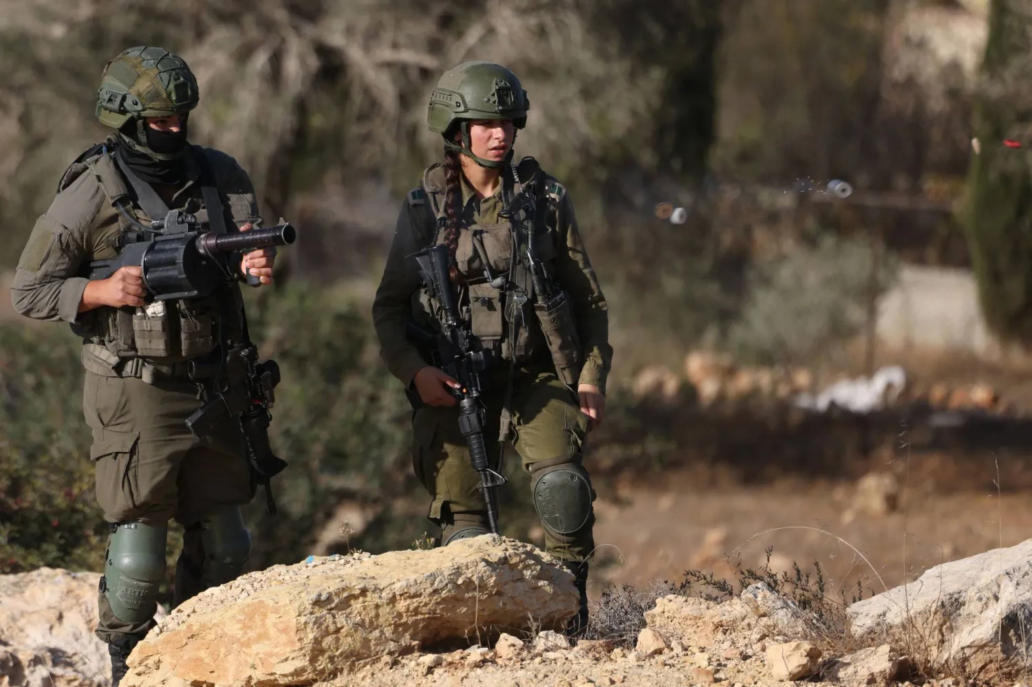 عنصران من الجيش الإسرائيلي في الضفة (أرشيفية)