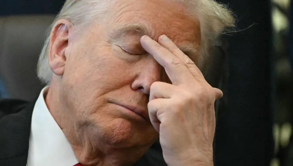 ترامب يغالب النعاس (وكالات)