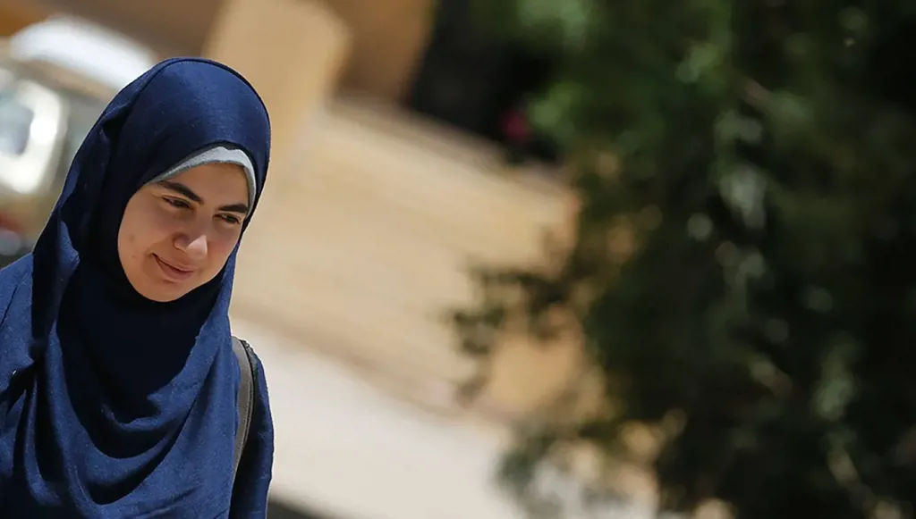 النمسا... حظر الحجاب لمن دون 14 عاماً يواجه أول اختبار مع عودة المدارس