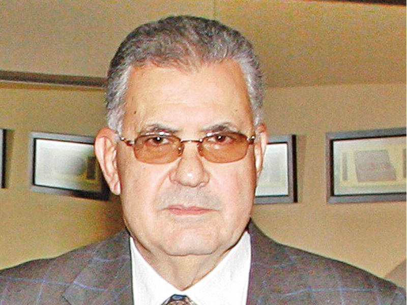 المؤرخ الراحل إبراهيم بيضون