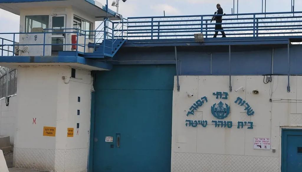 عملية خطف وهمية بطلها جندي إسرائيلي وضحيتها معتقل فلسطيني