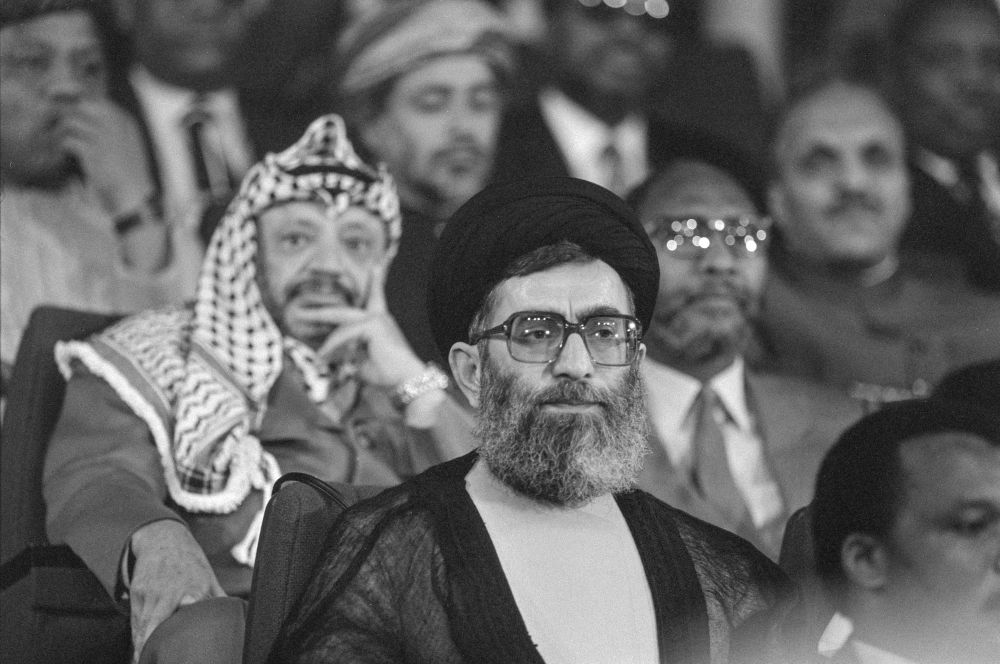 آية الله علي خامنئي في قمة دول عدم الانحياز عام 1986.(رويترز)