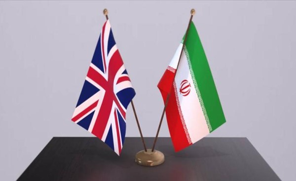 علما إيران وبريطانيا (أرشيفية).