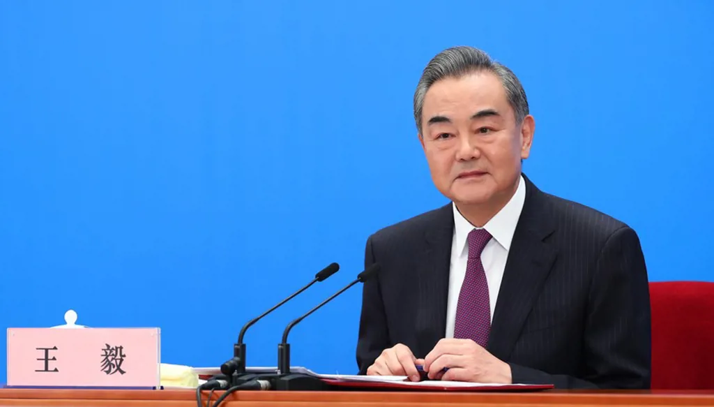 وزير الخارجية الصيني: هجوم الولايات المتحدة وإسرائيل على إيران "انتهاك واضح للقانون الدولي"