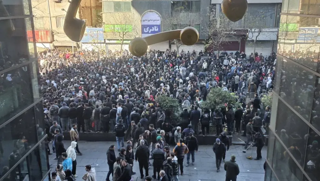 الاتحاد الأوروبي: العنف ضد المتظاهرين في إيران "غير مقبول"