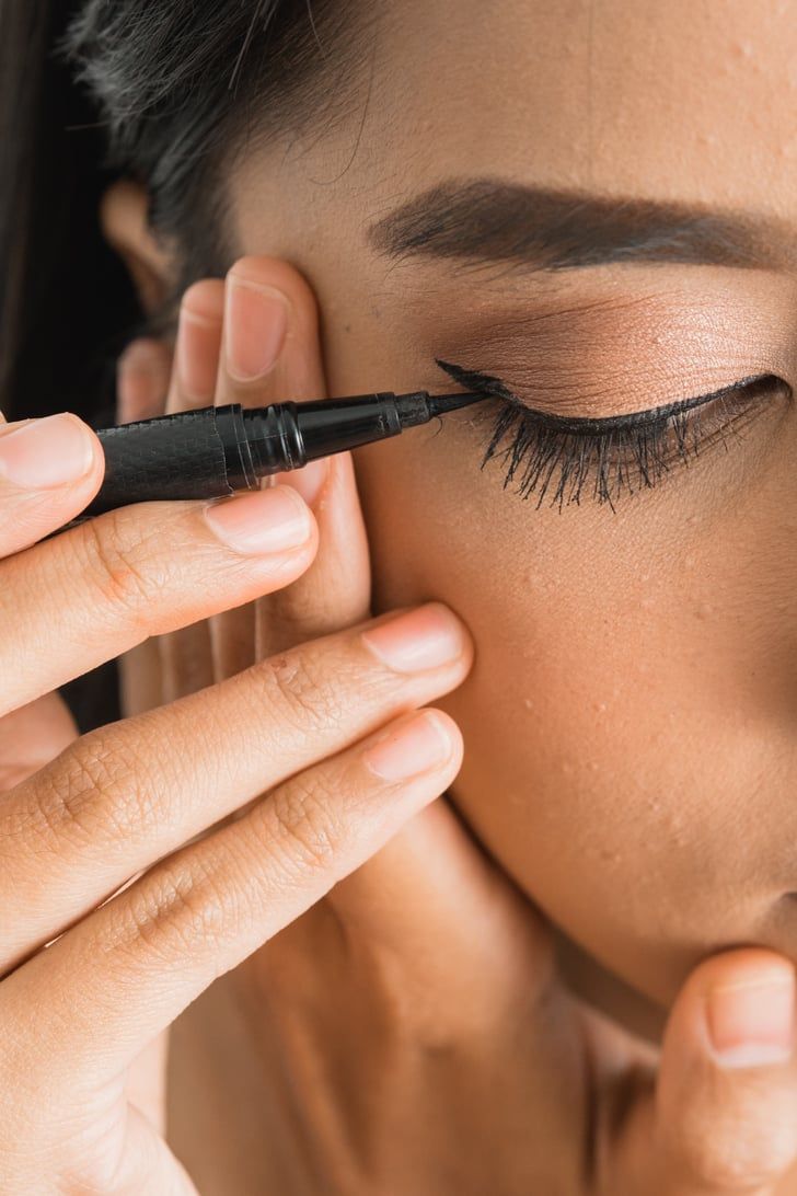 رسم العينين بالأيلاينر (Pinterest)