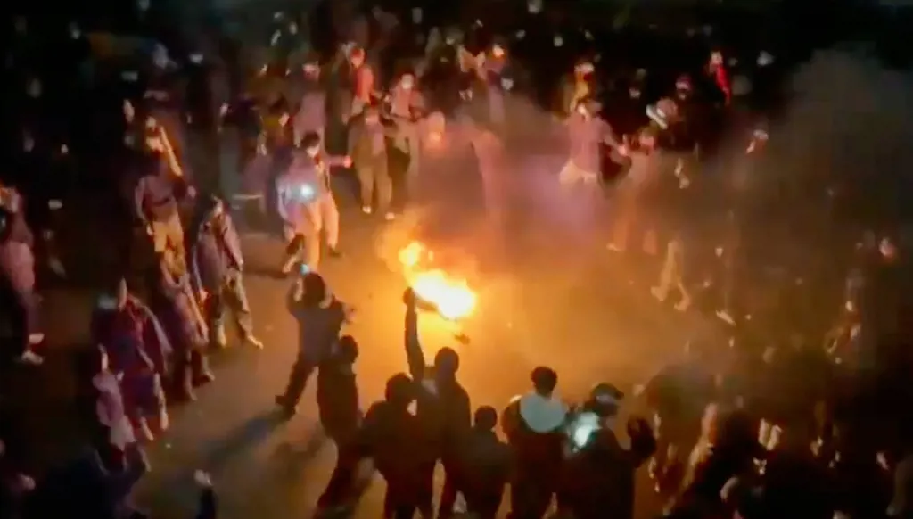 استنفار أمني وتهديدات... هل تندلع مواجهات في شوارع إيران خلال احتفالات "چهارشنبه سوري"؟