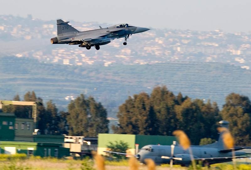 قاعدة سيغونيلا الجوية (أرشيفية).