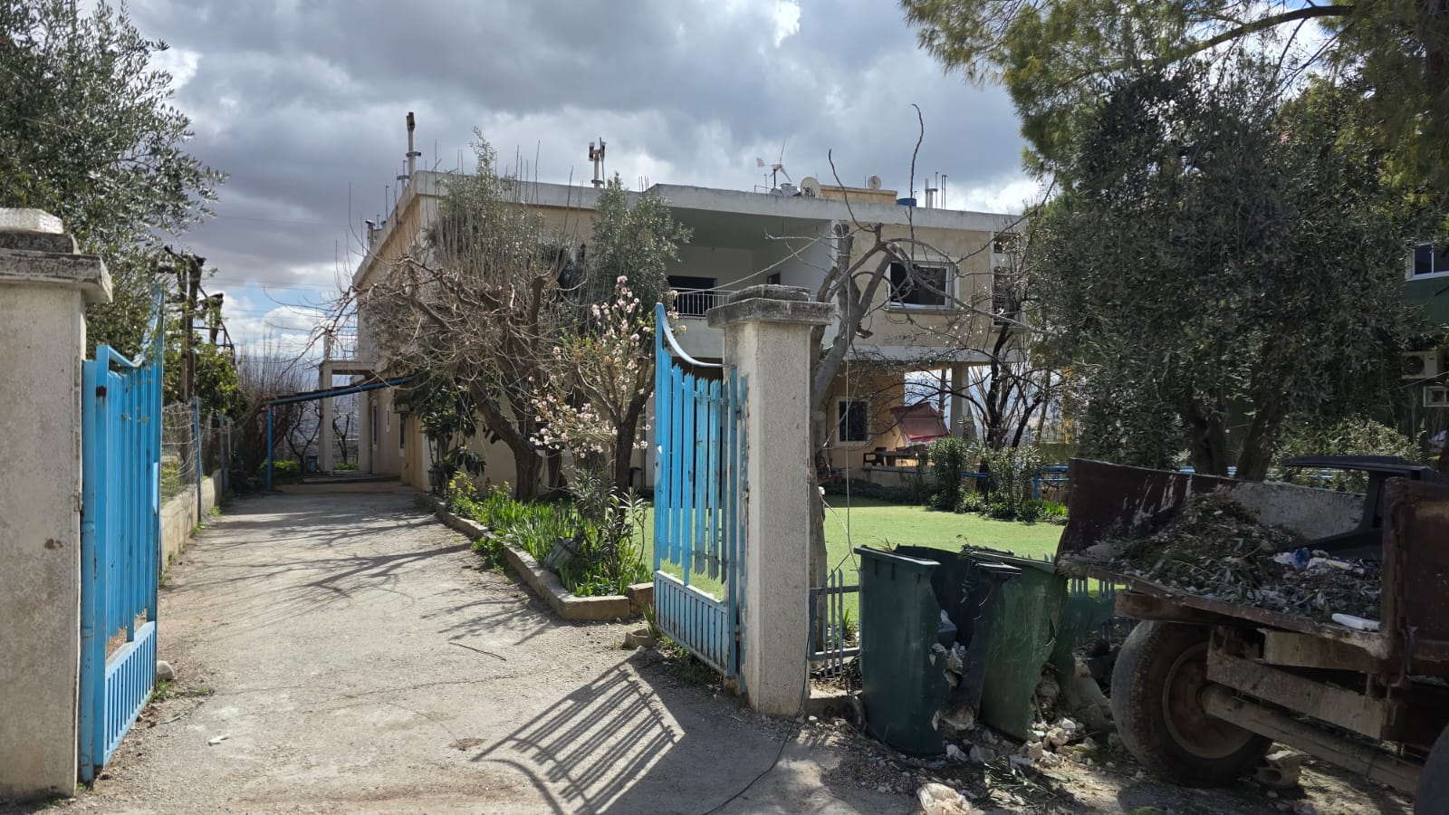 منزل طلال حيدر (لينا اسماعيل).