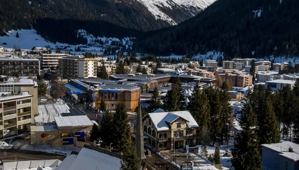 ترامب ووزير الخزانة إلى دافوس بعقلية "أميركا أولا"… استعراض قوة اقتصادي