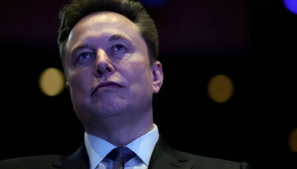 بعد معركته الكلامية مع إدارتها... ماسك يدرس الاستحواذ على "رايان إير"