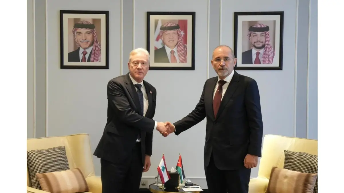  وزير الخارجية والمغتربين اللبناني يوسف رجي ونظيره الأردني أيمن الصفدي