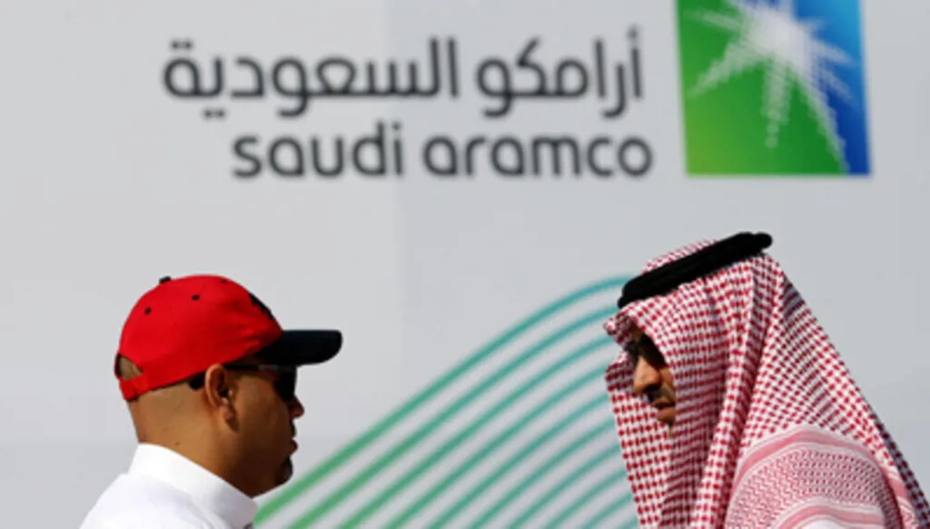 أرامكو تختتم 2025 بأرباح متراجعة... فهل تمنحها أزمة هرمز فرصة لرفعها؟