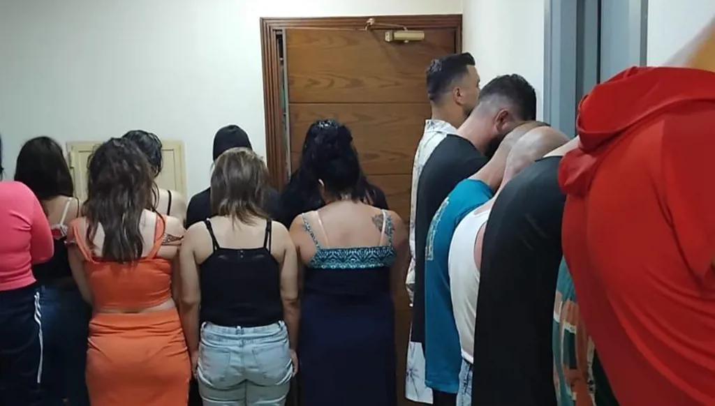 توقيف 18 شخصاً بينهم مالك فندق بجرم تسهيل وممارسة الدعارة