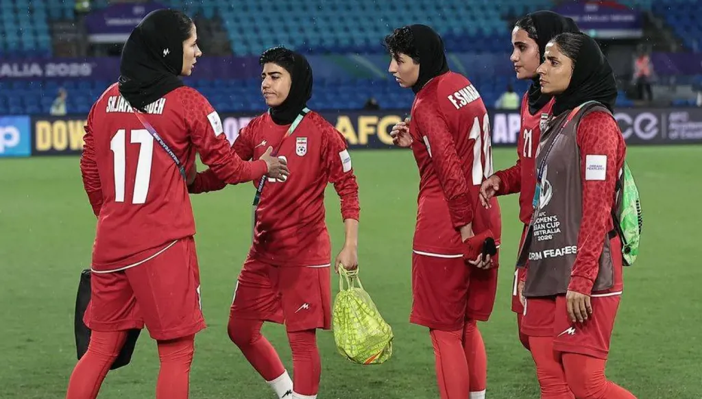رحلة غامضة لمنتخب إيران للسيدات... عُمان محطة أولى