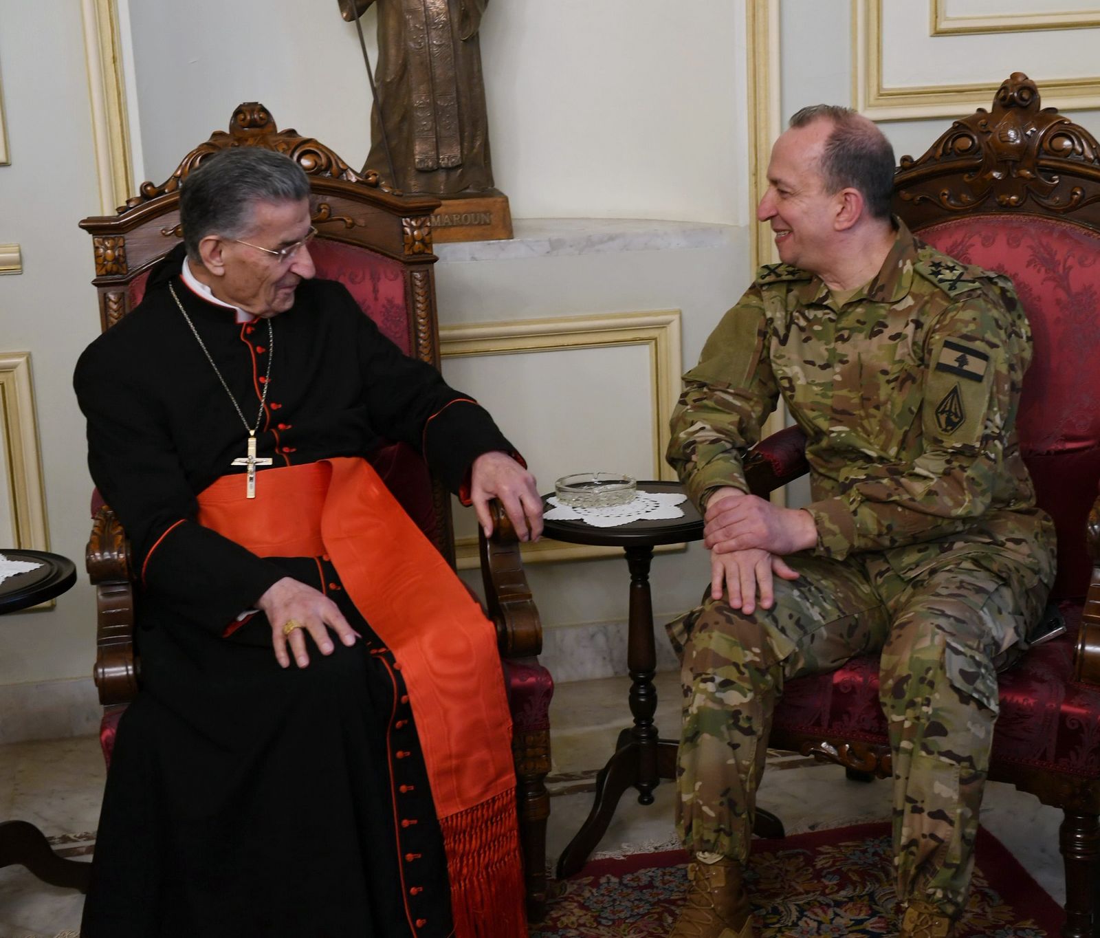 الراعي يستقبل قائد الجيش 