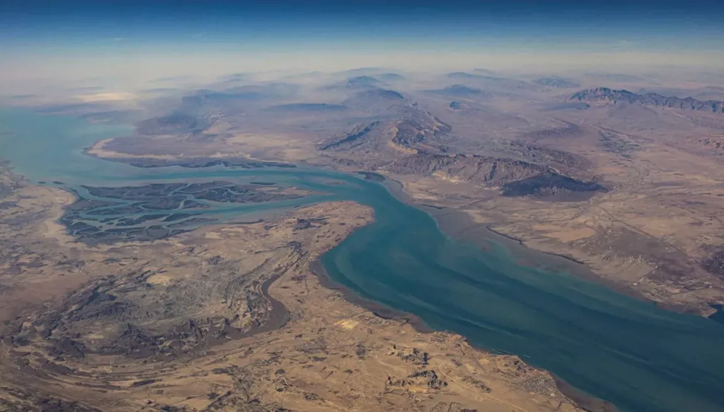 إيران: مضيق هرمز لن يعود كما كان… ولا اتصالات مع واشنطن