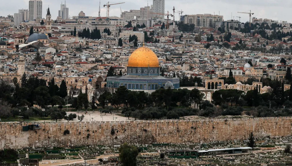 فاجعه تهز ضواحي القدس: أب يغتصب ابنته ويخطف مولودها ويحاول الانتحار
