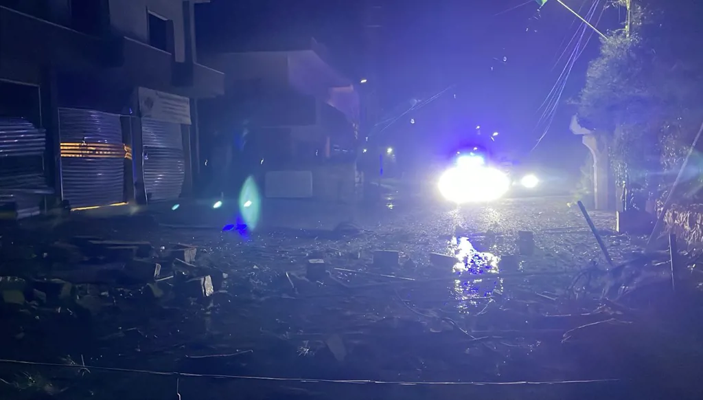 الصحة اللبنانية: استشهاد وجرح مسعفين في طيردبا وجويا… استهداف منهجي لفرق الإسعاف