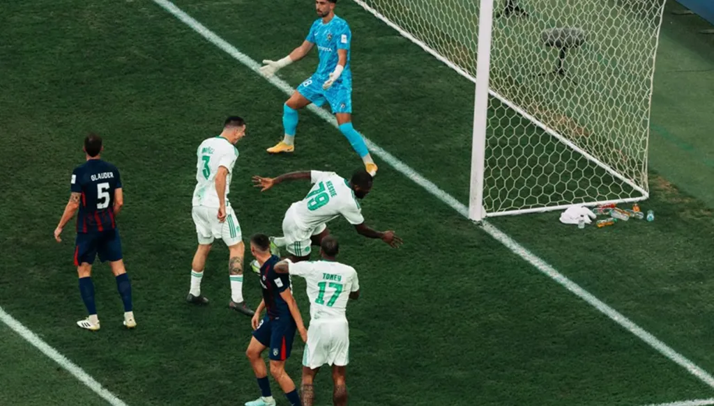 هدف عكسي وطرد ثم عودة بطولية للأهلي السعودي في دوري أبطال آسيا للنخبة