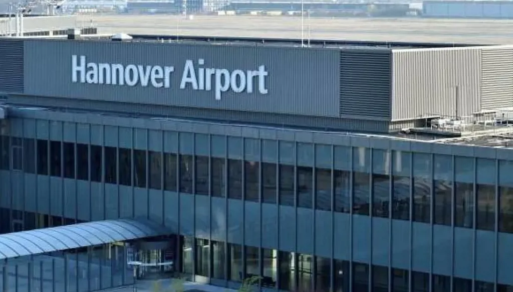 ألمانيا... إغلاق مطار "هانوفر" بعد رصد مسيّرات في مجاله الجوي