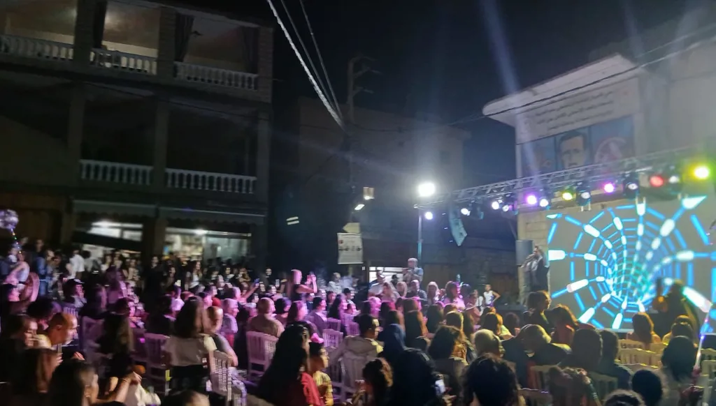 تفاح الباروك توّج صيفها... مهرجان فرح وزجل وعودة إلى البيئة والأرض