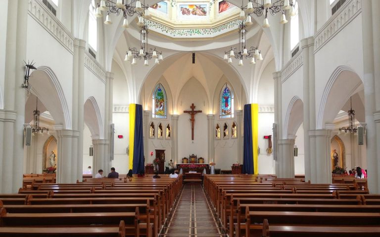 كنيسة في الإمارات (مواقع).