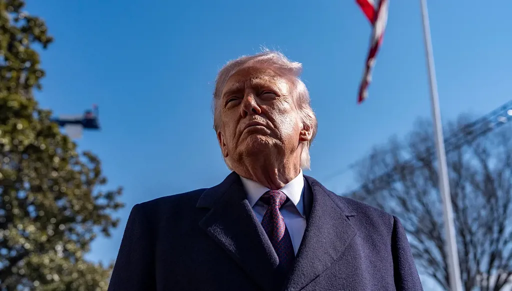 ترامب يؤكّد مقتل خامنئي... ويتعهد بمواصلة قصف إيران!